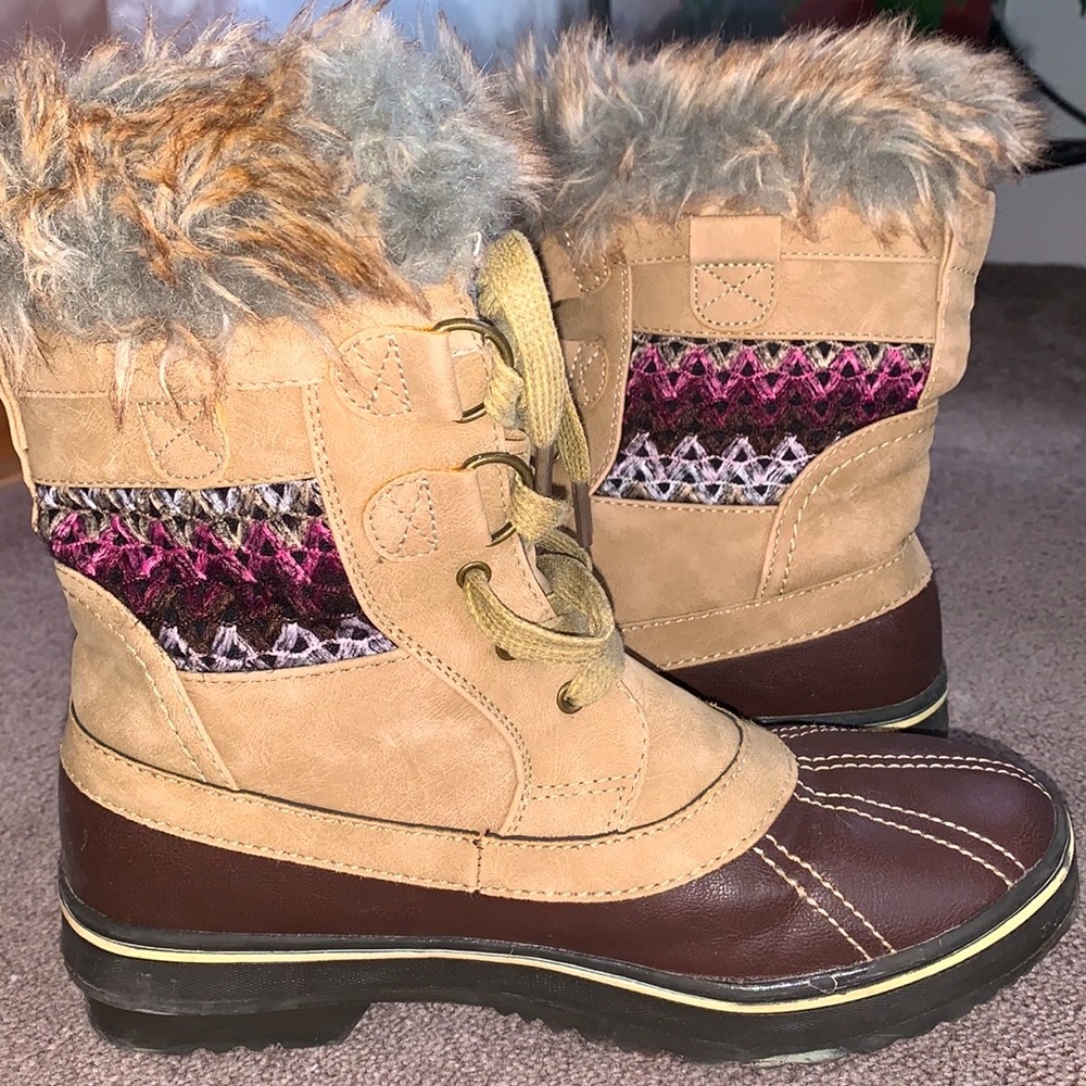 North side beige fur lined snow boots